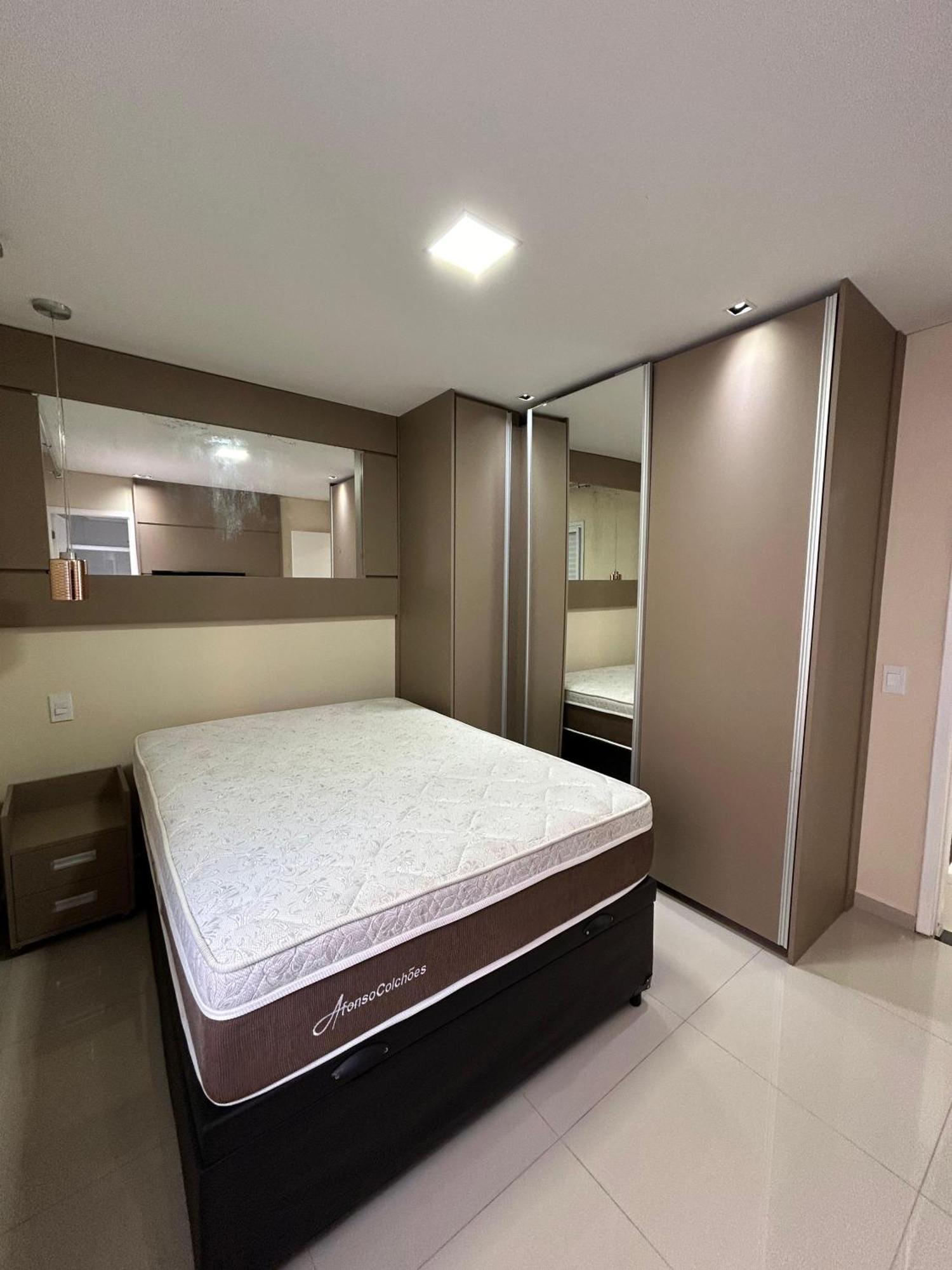 Novo Na Quadra Da Apartment