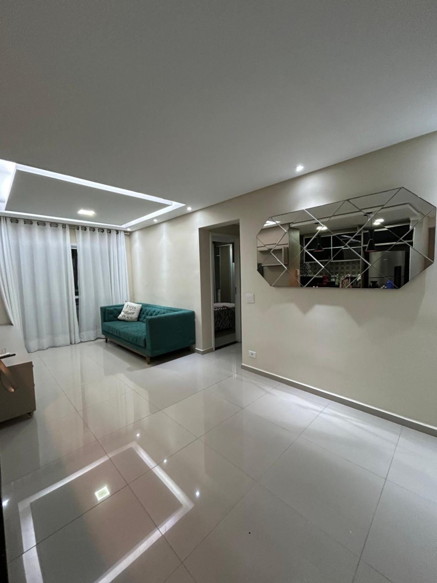 Novo Na Quadra Da Apartment